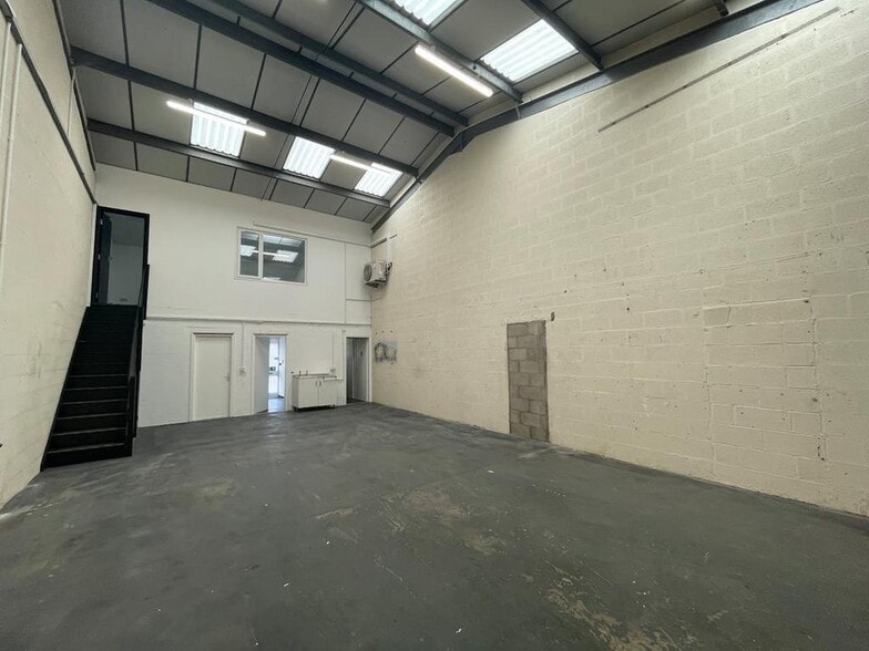 Dewsbury Rd, Stoke On Trent to rent - Building Photo - Image 3 of 9