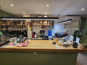 Retail in Barcelona, Barcelona to rent Interior Photo- Image 1 of 17