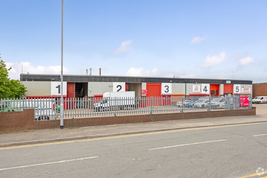 Gillett St, Hull to rent - Building Photo - Image 2 of 3