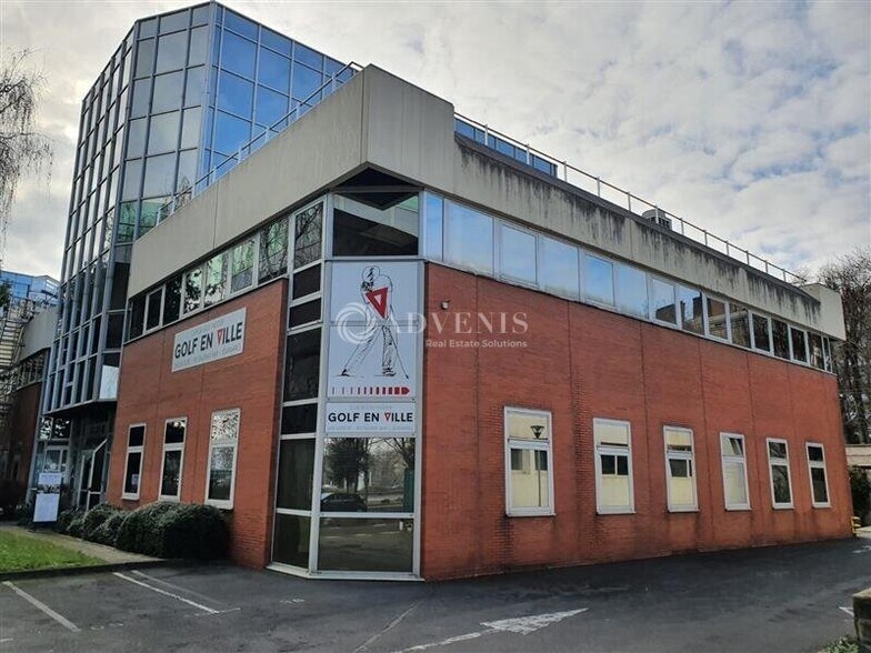 23 Quai Du President Carnot, Saint-Cloud to rent - Building Photo - Image 3 of 10