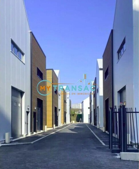 Light Industrial in Bagnolet to rent - Building Photo - Image 2 of 6
