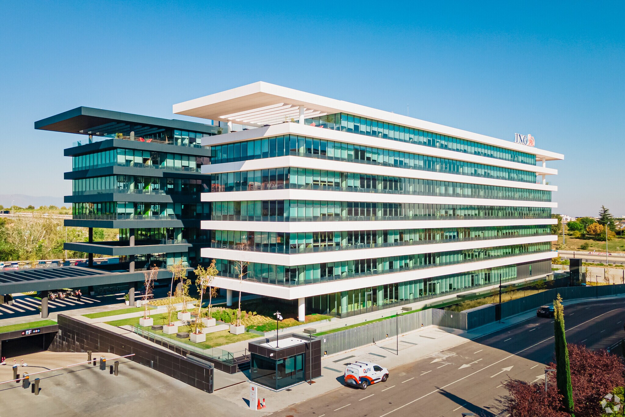 Calle Vía de los Poblados, 1, Madrid, Madrid to rent Building Photo- Image 1 of 28