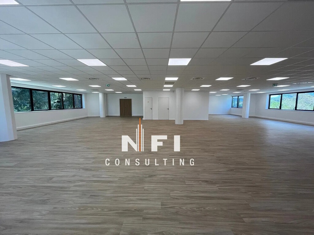 Location Bureaux 281 m² - Photo 1