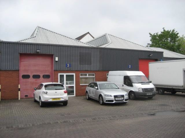 Maple Way, Feltham to rent - Building Photo - Image 2 of 14