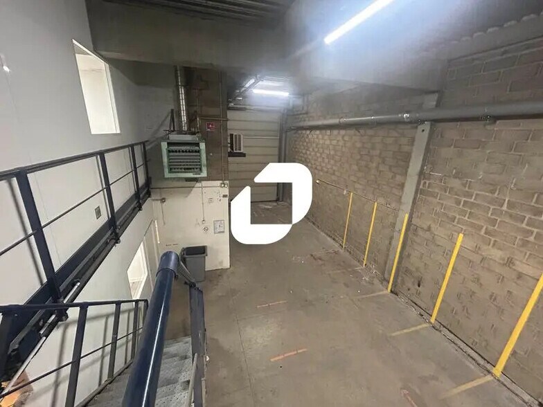 Light Industrial in Bezons to rent - Interior Photo - Image 2 of 13