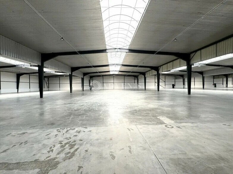 Industrial in Goussainville to rent - Building Photo - Image 3 of 11