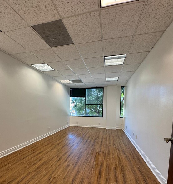 116-120 E Broadway, Glendale, CA for rent - Building Photo - Image 1 of 10