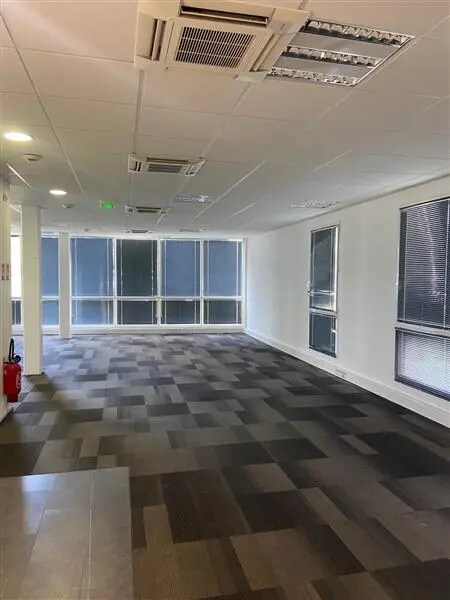 Office in Saint-Priest to rent Interior Photo- Image 1 of 1