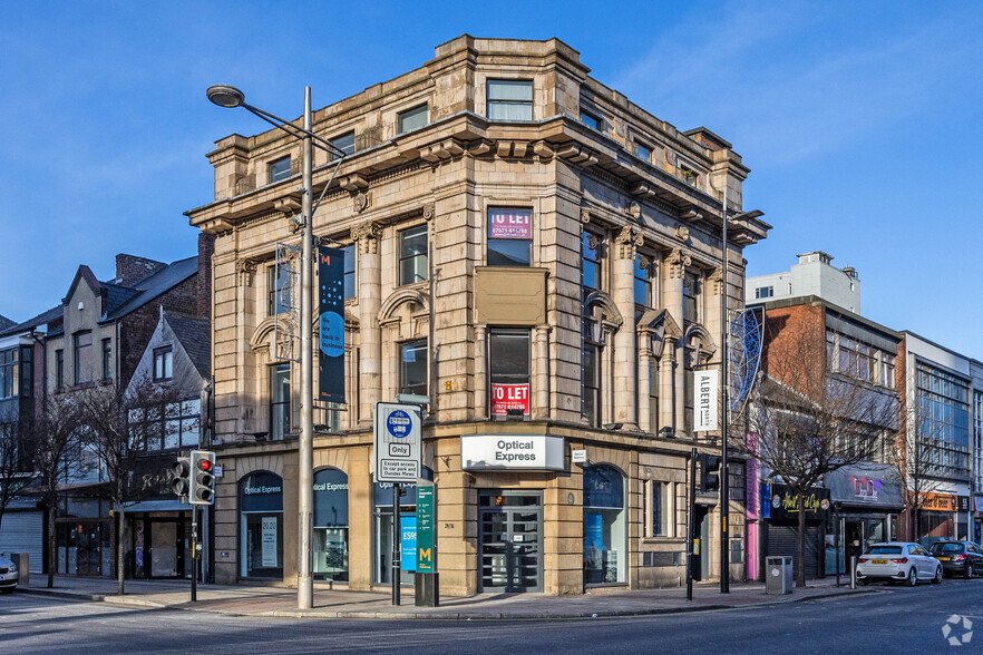 65 Albert Rd, Middlesbrough for rent - Primary Photo - Image 1 of 2