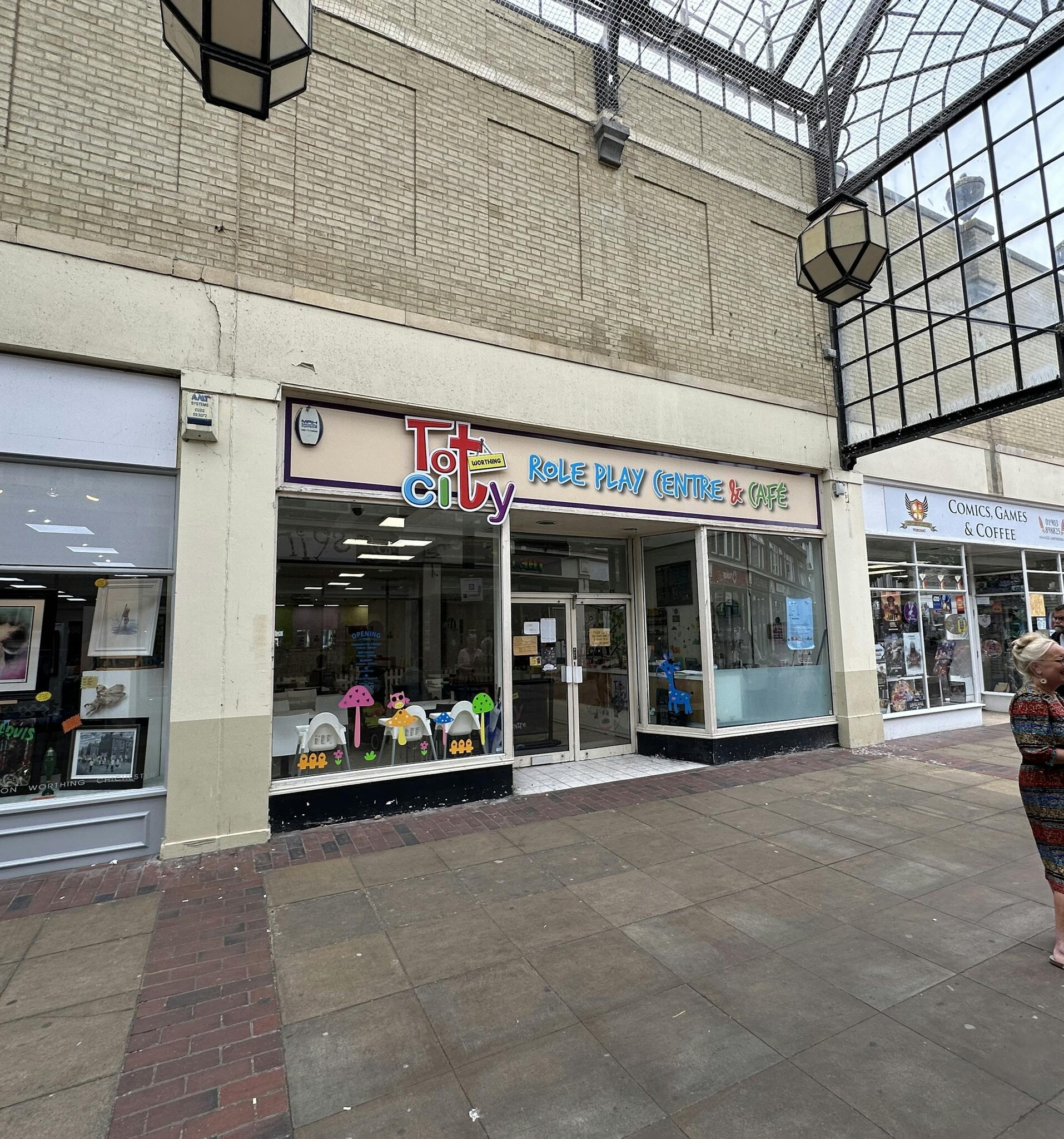 Liverpool Rd, Worthing to rent Building Photo- Image 1 of 5