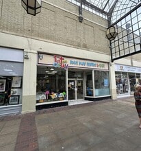 Liverpool Rd, Worthing to rent Building Photo- Image 1 of 5