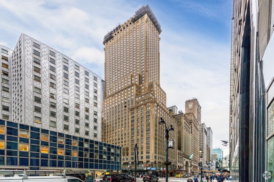 122 E 42nd St, New York, NY to rent - Building Photo - Image 1 of 5