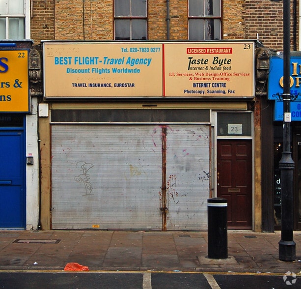 23 Chapel Mark, London to rent - Lobby - Image 3 of 10