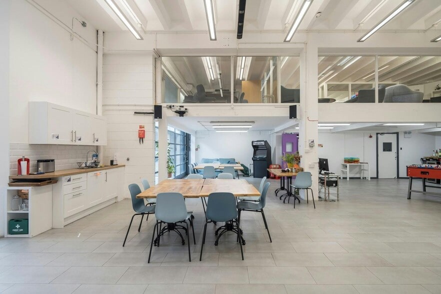 1-2 Bakers Yard, London for sale - Building Photo - Image 3 of 12