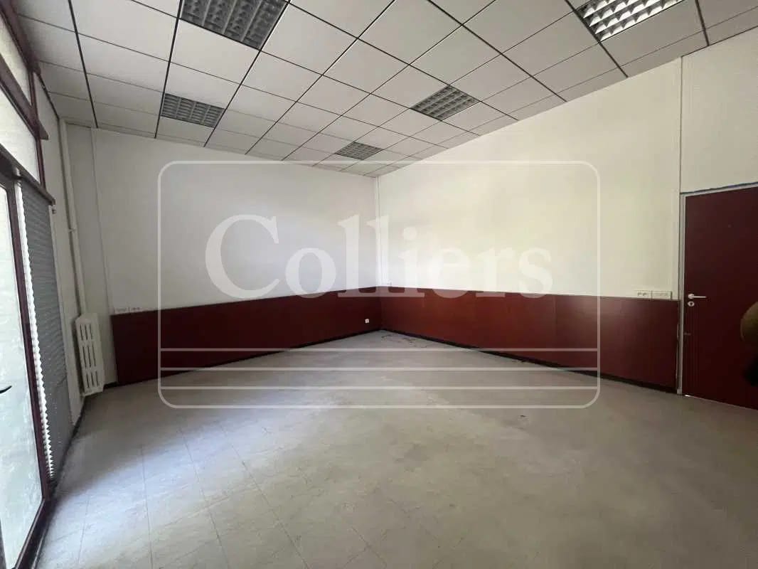 Office in Marseille to rent Building Photo- Image 1 of 4