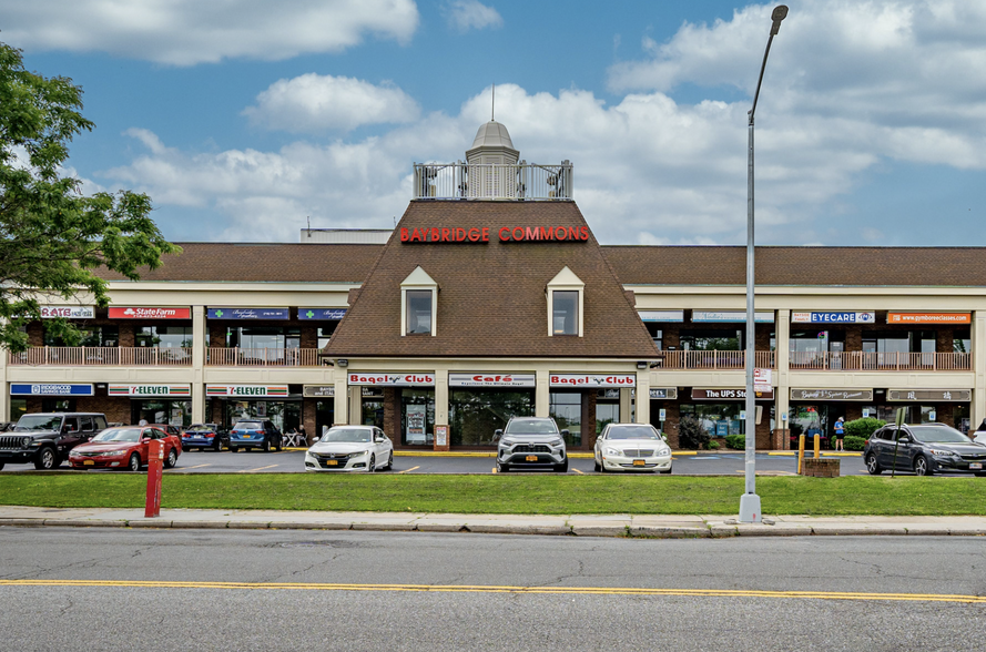 208-02 Cross Island Pky, Bayside, NY for rent - Building Photo - Image 1 of 8