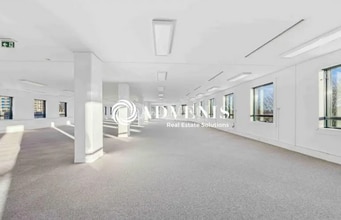 Office in Noisy-le-Grand to rent Interior Photo- Image 2 of 3