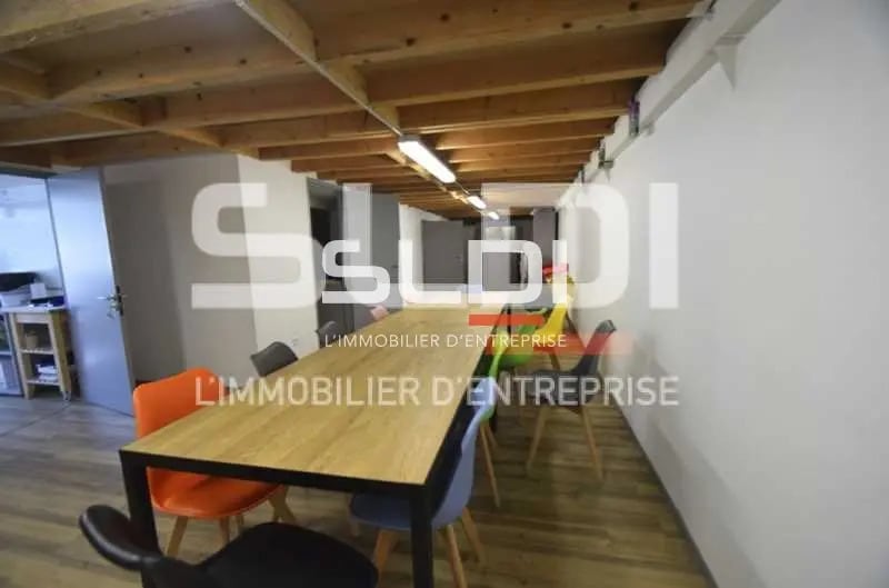Retail in Lyon to rent - Interior Photo - Image 2 of 5