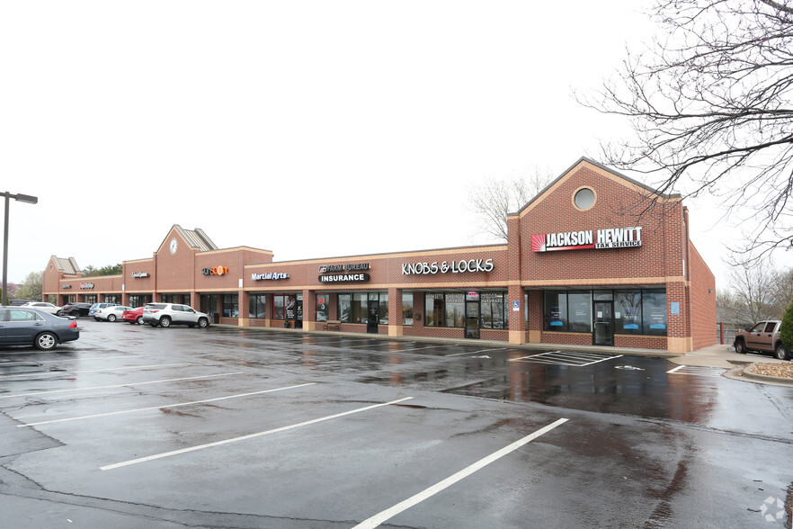 2400-2418 S 7 Hwy, Blue Springs, MO for rent - Building Photo - Image 1 of 12