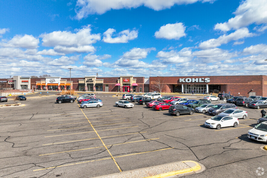 1643-1663 County Road B2 W, Roseville, MN for rent - Building Photo - Image 3 of 9