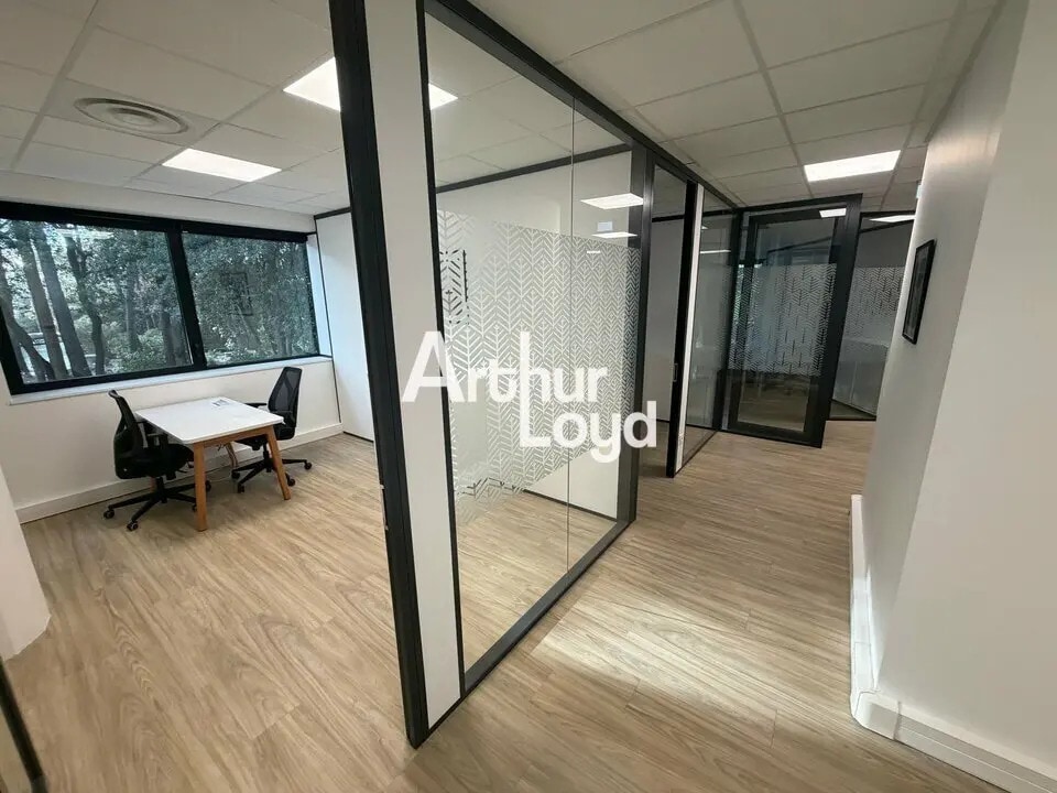 Office in Valbonne for sale Interior Photo- Image 1 of 12