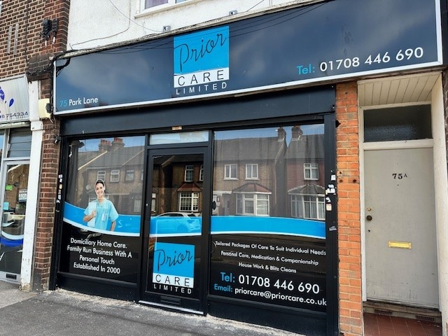 75 Park Ln, Hornchurch to rent Building Photo- Image 1 of 3