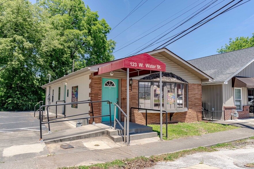 123 W Water St, Hodgenville, KY for sale - Primary Photo - Image 1 of 1