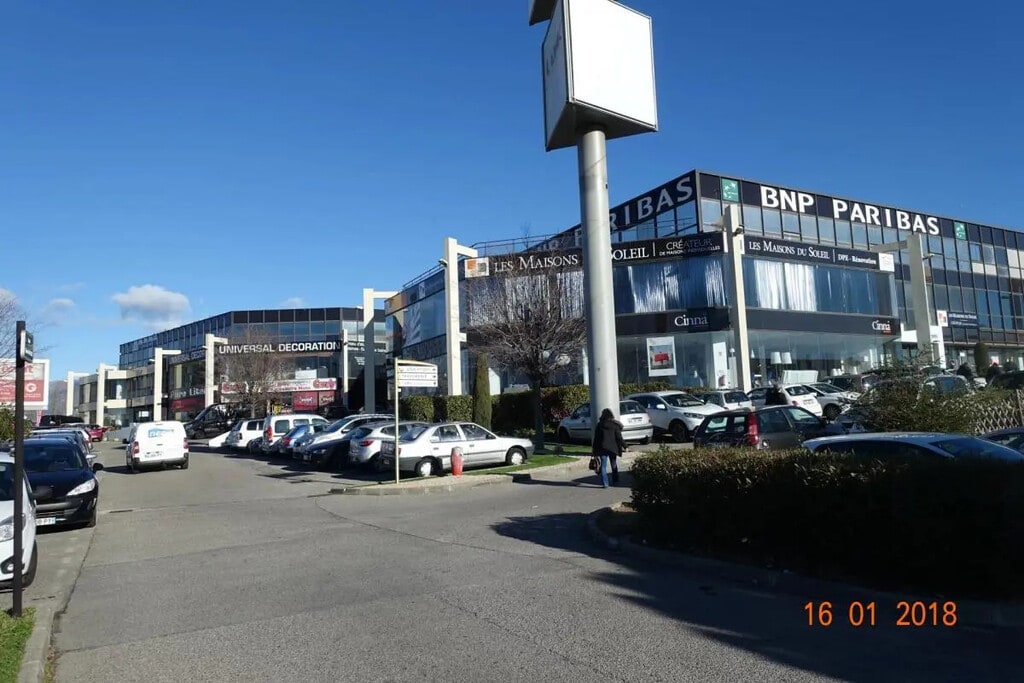 Location Entrepôt 308 m² - Photo 1
