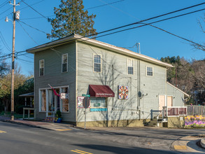 525 W Main St, Burnsville, NC for sale Primary Photo- Image 1 of 1