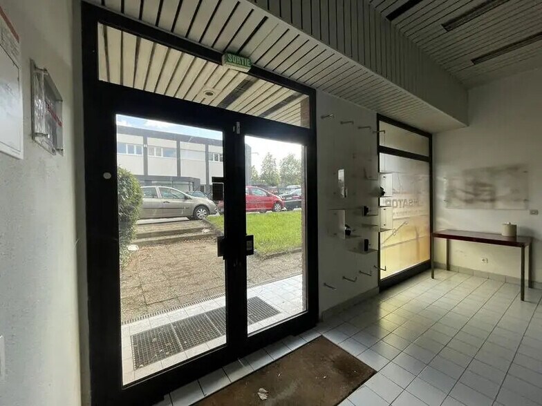 Light Industrial in Neuilly-Plaisance for sale - Lobby - Image 2 of 16