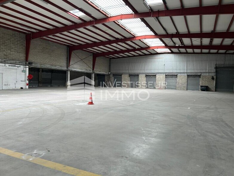 Light Industrial in Sucy En Brie to rent - Building Photo - Image 2 of 6