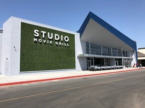 2749 Calloway Dr, Bakersfield, CA to rent Building Photo- Image 1 of 2