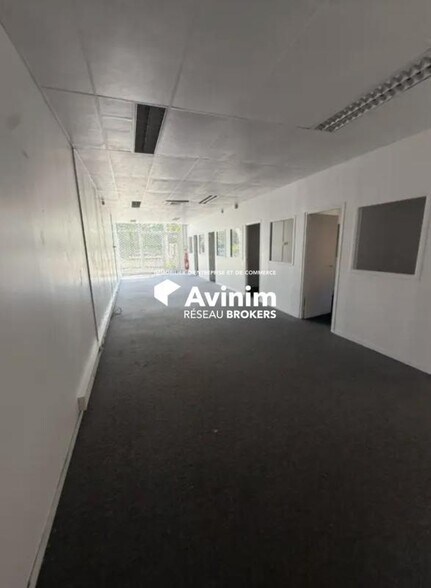 Retail in Argenteuil to rent - Interior Photo - Image 2 of 9