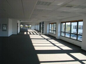 Office in Saint-Priest to rent Interior Photo- Image 2 of 3