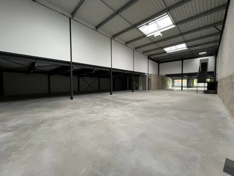 Light Industrial in Gennevilliers to rent - Building Photo - Image 1 of 26