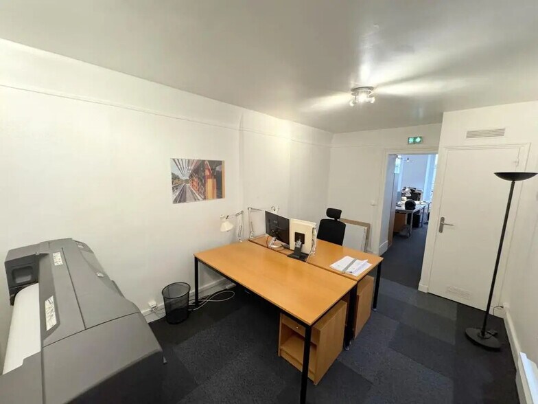 Office in Versailles to rent - Interior Photo - Image 2 of 7