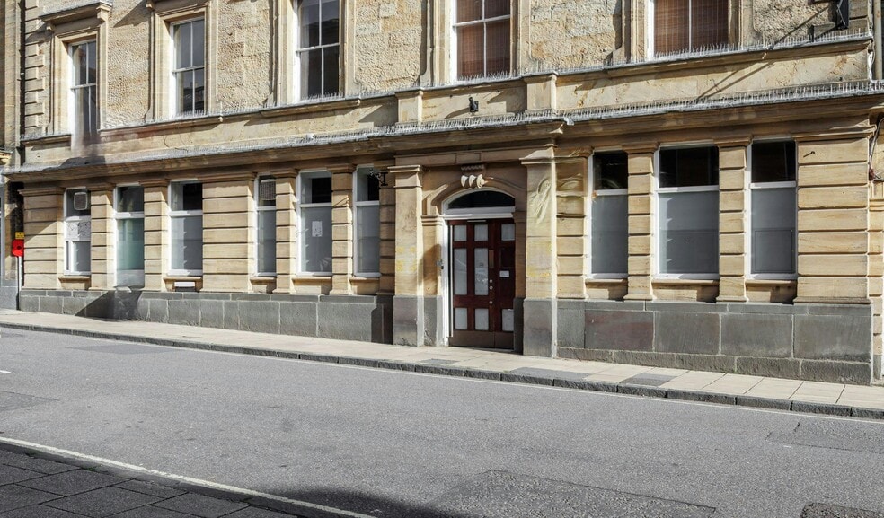 75 Cheap St, Sherborne to rent - Building Photo - Image 1 of 1