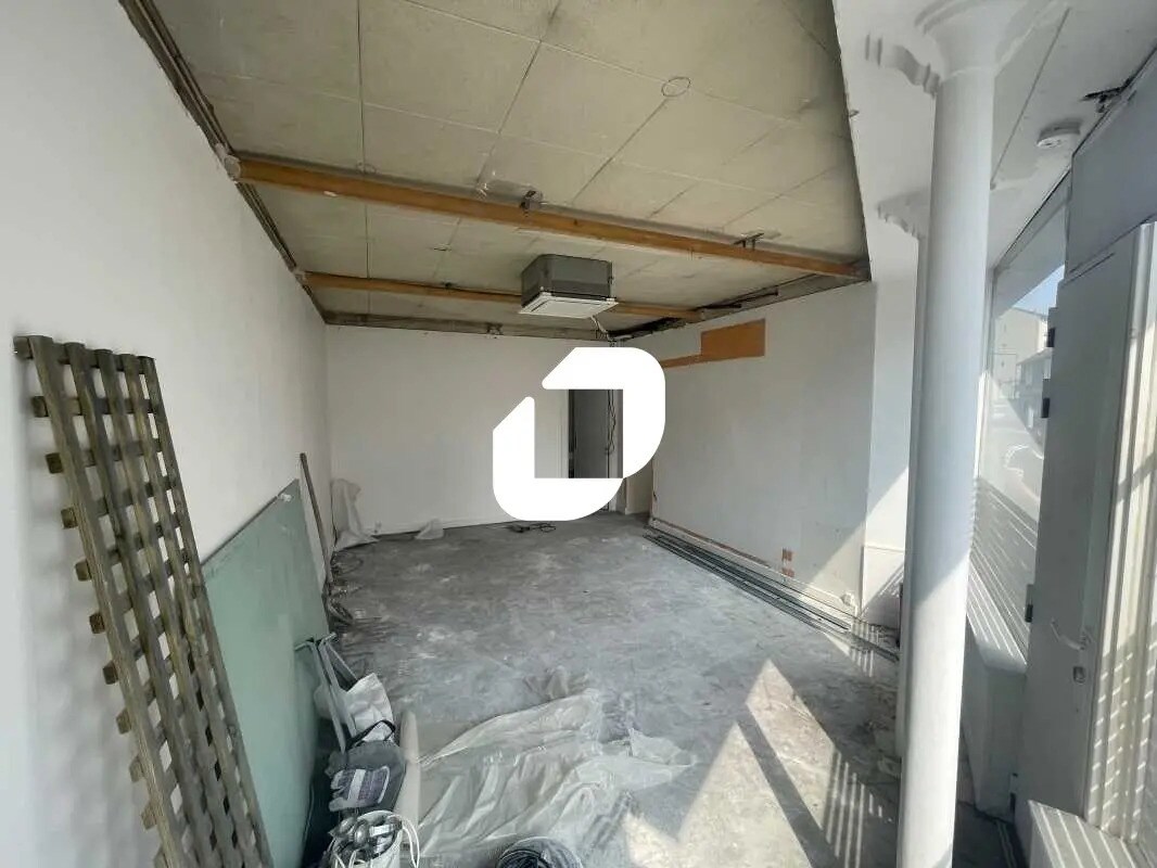 Office in Ivry-sur-Seine for sale Interior Photo- Image 1 of 9