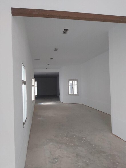 Retail in Cáceres, Cáceres for sale - Interior Photo - Image 2 of 5