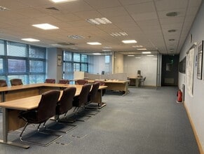 Twelvetrees Cres, London to rent Interior Photo- Image 1 of 2