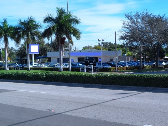 Contiguous Mixed-Use Redev Opportunity portfolio of 3 properties for sale on LoopNet.co.uk - Building Photo - Image 3 of 12