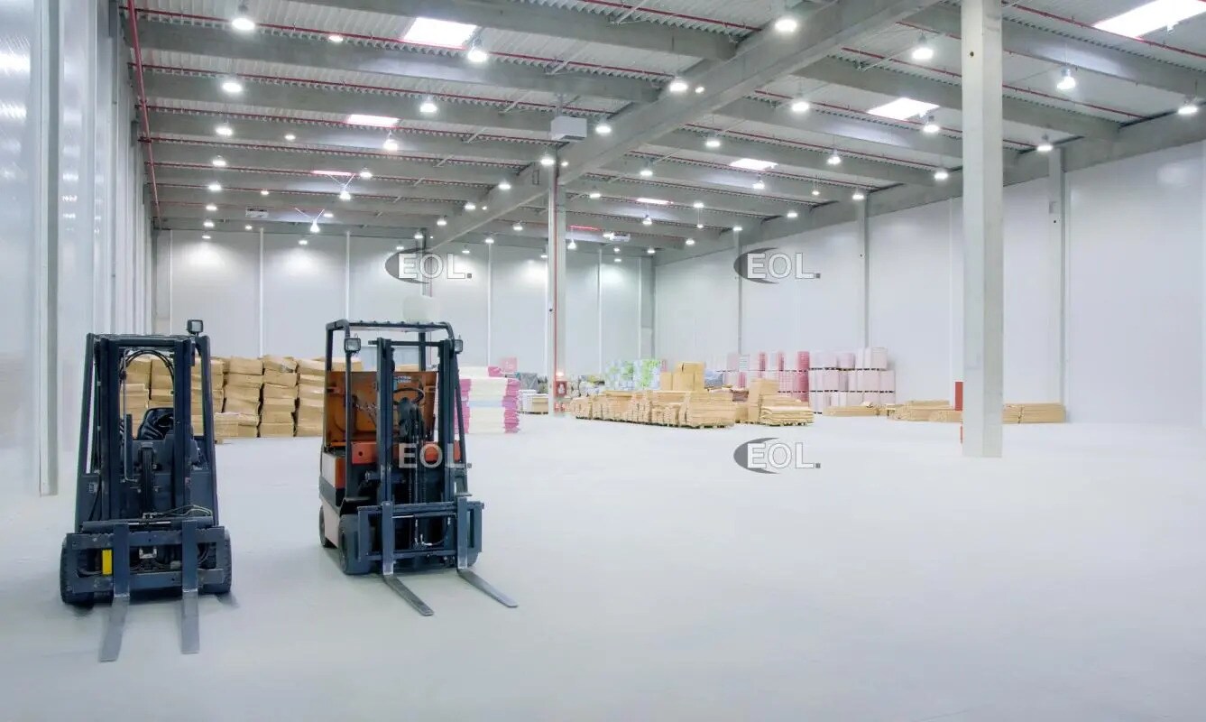 Light Industrial in Collégien for sale Interior Photo- Image 1 of 2