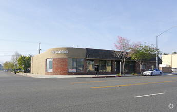 4000-4004 W Burbank Blvd, Burbank, CA for rent Building Photo- Image 1 of 11