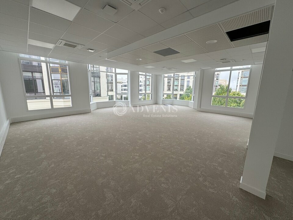 Office in Chessy for sale Interior Photo- Image 1 of 7