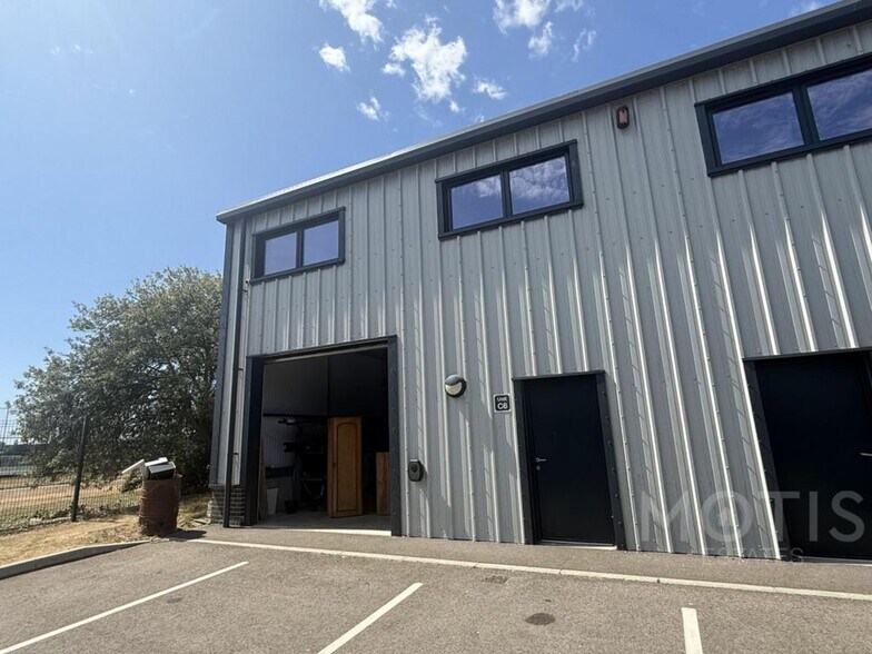 Barnfield Rd, Folkestone to rent - Building Photo - Image 1 of 17