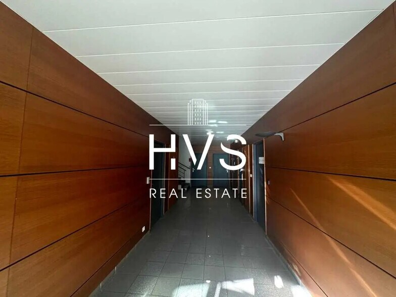 Office in Aix-en-Provence to rent - Lobby - Image 1 of 6