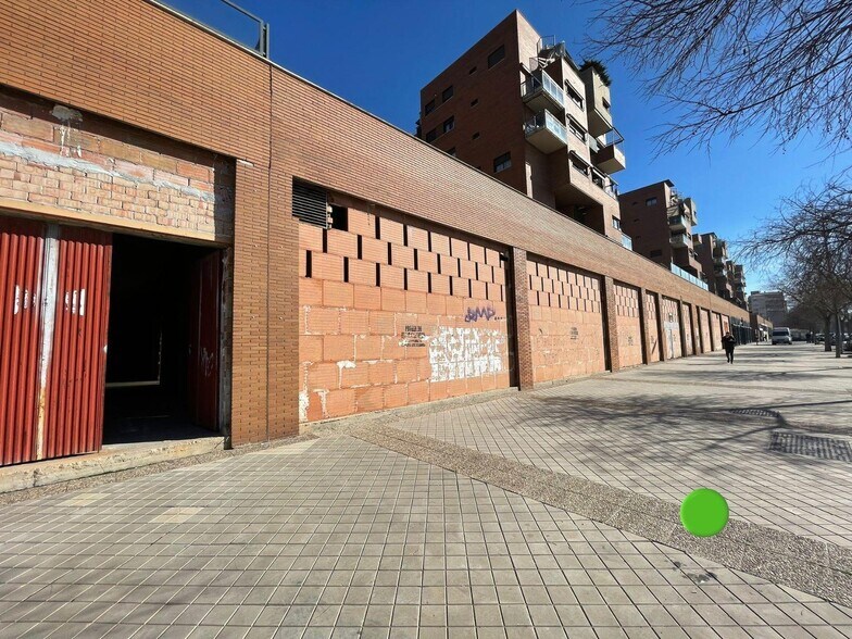 Avenida Federico García Lorca, 10, Granada, Granada to rent - Primary Photo - Image 1 of 4