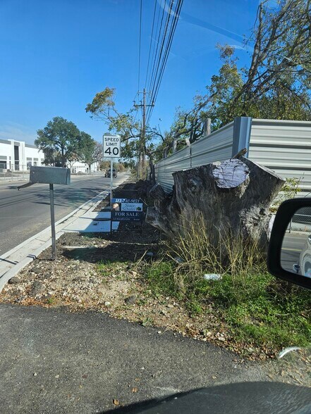 1325 Dalton Ln, Austin, TX for sale - Primary Photo - Image 1 of 1