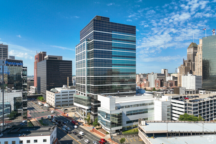 1 Newark Ctr, Newark, NJ for rent - Building Photo - Image 2 of 10