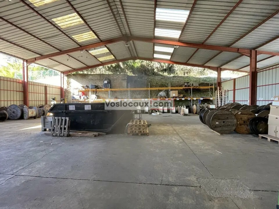 Location Local d'activités 1 200 m² - Photo 1